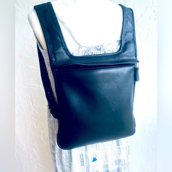 VINTAGE RARE HIPPIE COACH SLIM FLAT BACKPACK #9405 BLACK LEATHER - Picture 4 of 16